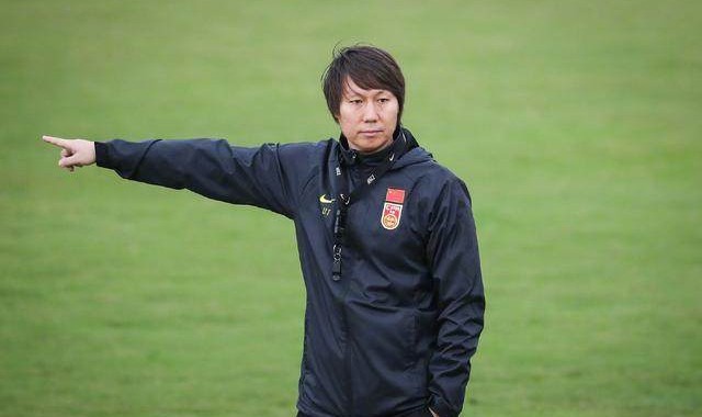 v站体育-京媒：两连败让李铁背负压力 国足要减压轻装上阵