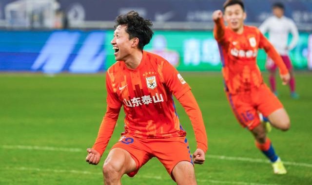 v站-【足协杯】宋龙莫伊塞斯建功 十人泰山2比0申花晋级